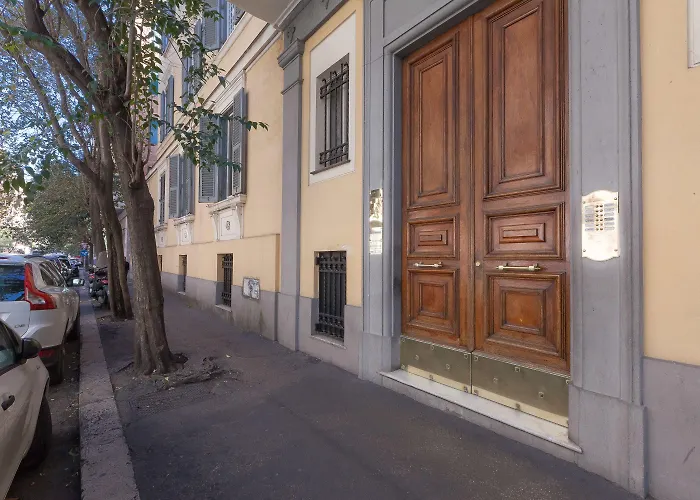 Beccaria A Piazza Del Popolo Oda ve Kahvaltı Roma