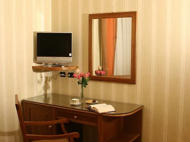 Oda ve Kahvaltı Beccaria A Piazza Del Popolo 4*