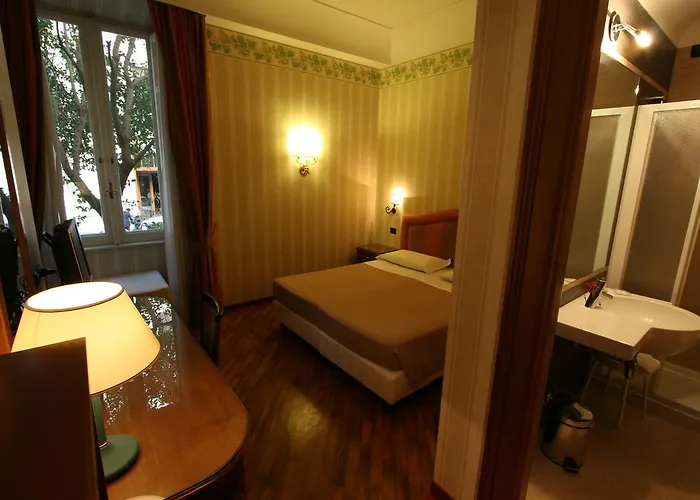 Beccaria A Piazza Del Popolo 4*